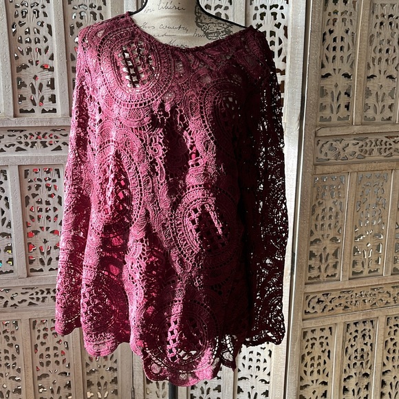 Lace plum top nwot with scalloped hem and long sleeves. Fully lined - Picture 2 of 3